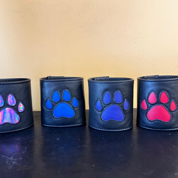 Puppy paw leather wristband