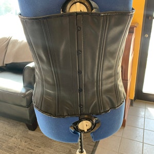 Men’s corsets & waist cinchers
