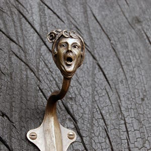 Gancho de pared Art Déco de bronce: colgador de escultura de jazz de los años 20. N.° 5 imagen 5