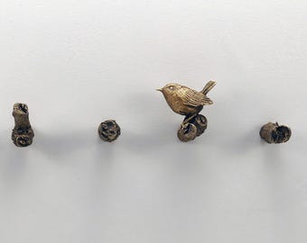 Troglodyte en bronze et 3 crochets brindilles - Décoration inspirée de la nature