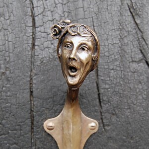 Gancho de pared Art Déco de bronce: colgador de escultura de jazz de los años 20. N.° 5 imagen 11