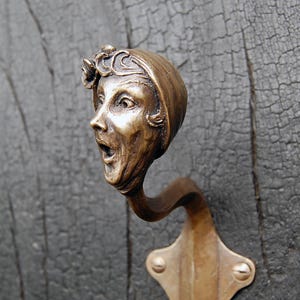 Gancho de pared Art Déco de bronce: colgador de escultura de jazz de los años 20. N.° 5 imagen 9
