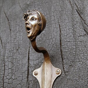 Gancho de pared Art Déco de bronce: colgador de escultura de jazz de los años 20. N.° 5 imagen 4