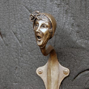 Gancho de pared Art Déco de bronce: colgador de escultura de jazz de los años 20. N.° 5 imagen 10