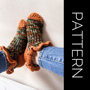 Crochet Sock Pattern, Ruffle socks, cozy crochet socks, winter socks