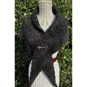 Brianna&#39;s Fiery Cross Shawlette - Season Five