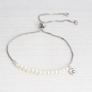 Personalisierte Ivory Perle Anfangsarmband, Perlenarmband, Anfangsarmband, Brautjungfer Geschenk, Schiebearmband