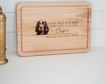 Tagliere personalizzato a forma di cane, regalo in legno inciso per gli amanti dei cani.