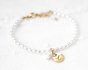 Gold Pearl initial bracelet, Pearl bracelet, Initial bracelet, bridesmaid gift, white pearl jewellery