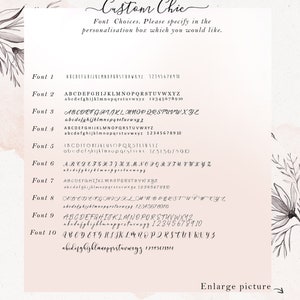 Op de afbeelding: Een lijst van tien verschillende lettertypen met het alfabet en de cijfers 1 tot en met 10 weergegeven in elk lettertype. De tekst "Custom Chic" staat bovenaan de afbeelding. De tekst "Font Choices. Please specify in the personalisation box which you would like." staat onder de titel.