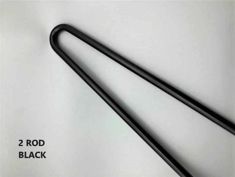 Puede incluir: Dos varillas de metal negro, dobladas en forma de V, con el texto "2 ROD BLACK" visible en la esquina inferior izquierda de la imagen.