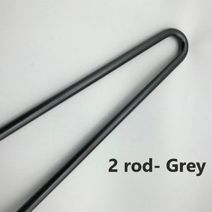 Puede incluir: Dos varillas met&aacute;licas grises con extremos redondeados, formando una V. El texto "2 rod - Grey" es visible debajo de las varillas.