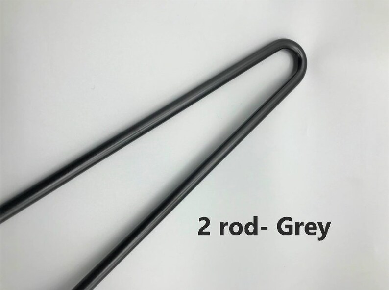 Puede incluir: Dos varillas met&aacute;licas grises con extremos redondeados, formando una V. El texto "2 rod - Grey" es visible debajo de las varillas.