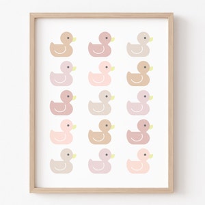 Lámina decorativa de patos para el baño: Arte mural en tonos pastel para la habitación infantil (Descarga digital)
