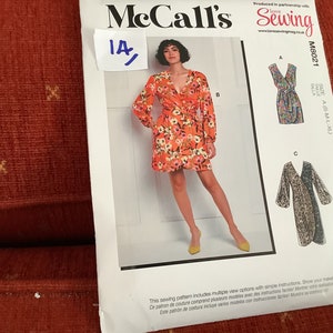 New McCalls sewing pattern m8021 misses dresses and belt sizes s-XL 8-22