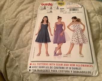 Burda Schnittmuster 7701 - Inderin Kostüm Mit Sari, Hose & Tunika Gr. 34-46