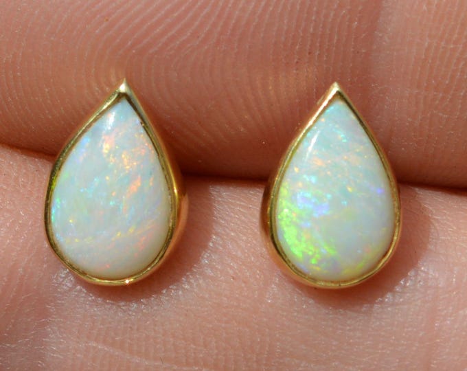 18ct Gold Teardrop Opal Stud Earrings