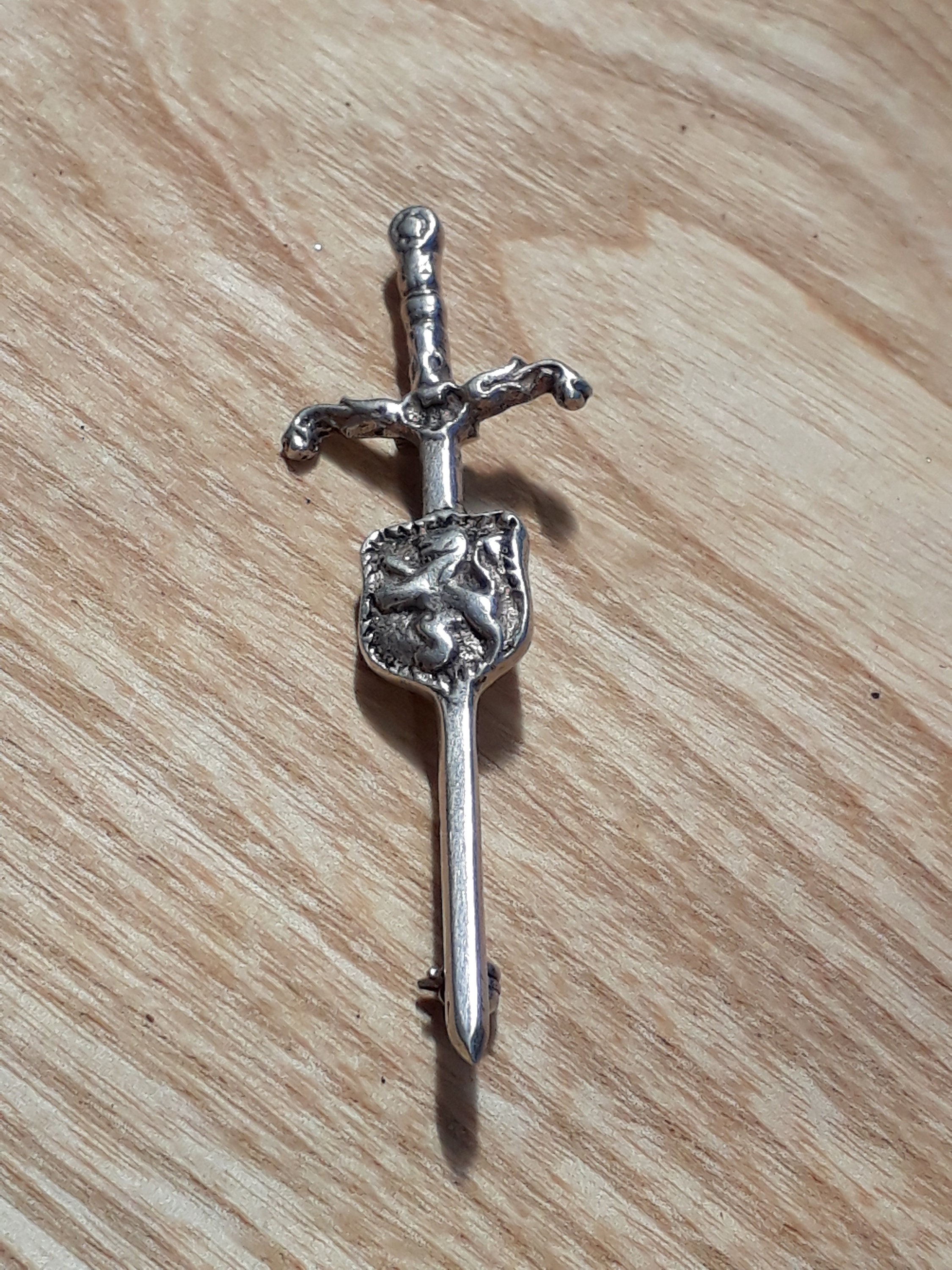 Robert Allison and Son Sterling Silver Scottish Sword & Shield Kilt Pin ...