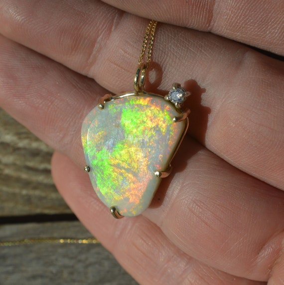 9ct Opal & Diamond pendant 9ct Opal & Diamond pendant