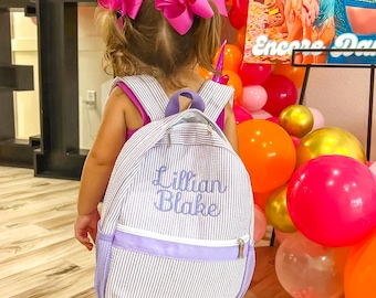 Personliga babyryggsäckar, monogramerade småbarnsryggsäckar, seersuckerryggsäck, bokväska för förskola, personliga presenter till babyflickor, lila