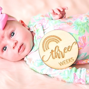 Signes de bébé personnalisés | Lot de 4 cartes jalons bébé | Disques jalons bébé | Panneaux en bois pour bébé | Meilleur cadeau de bébé | Cadeau bébé fille | Cadeau bébé garçon