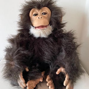 Juguete electrónico interactivo vintage FurReal Cuddle Chimp de