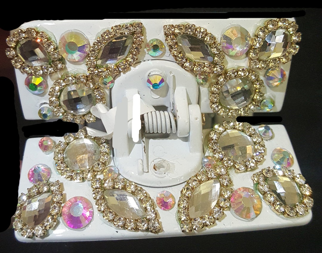 新作ホワイト、アンバー＆レインボーCZクリスタル、ラインストーン付き