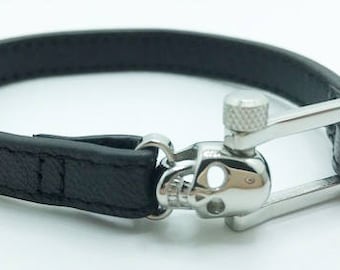 New Mens Black  Leather Bracelet With Silver Skull  Closure