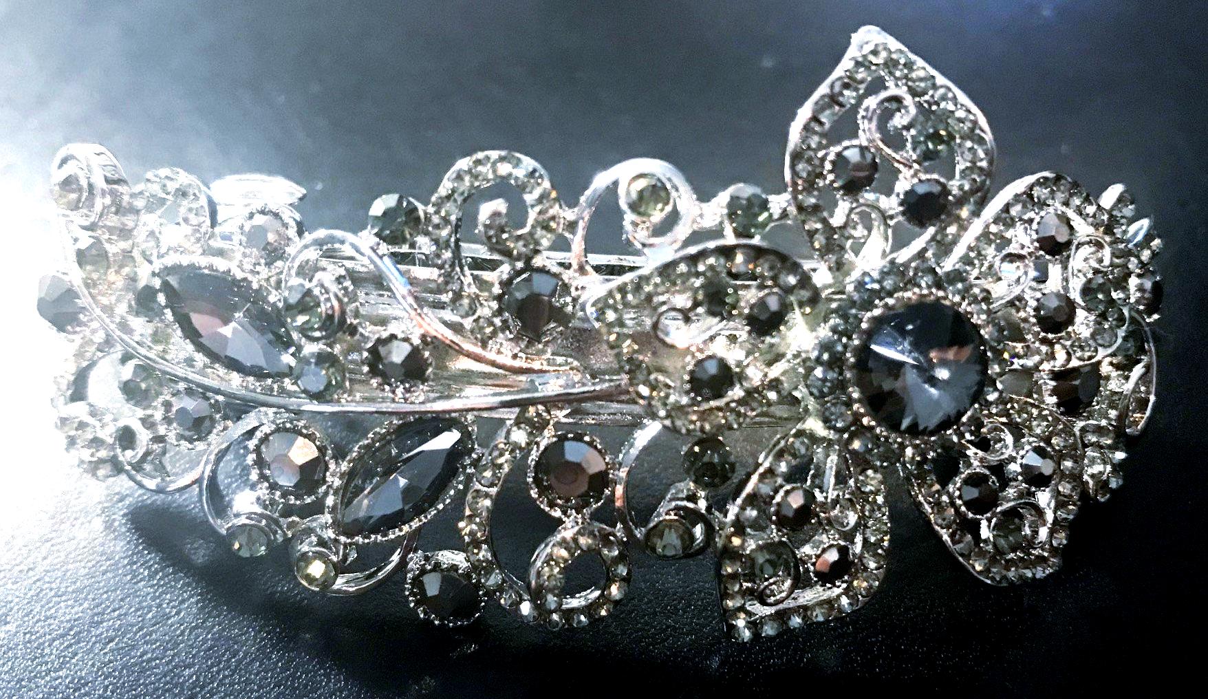 Barrette à Cheveux Twist Cristal - Argent Métallique Avec Cristaux Gris Fumé, 3.5 Pouces, Style élégant