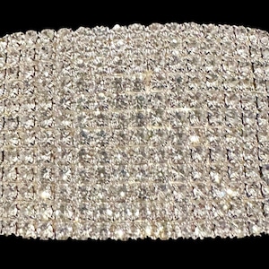 Nytt stretchigt silverarmband med klar strasskristall 7,5 cm brett manschettband
