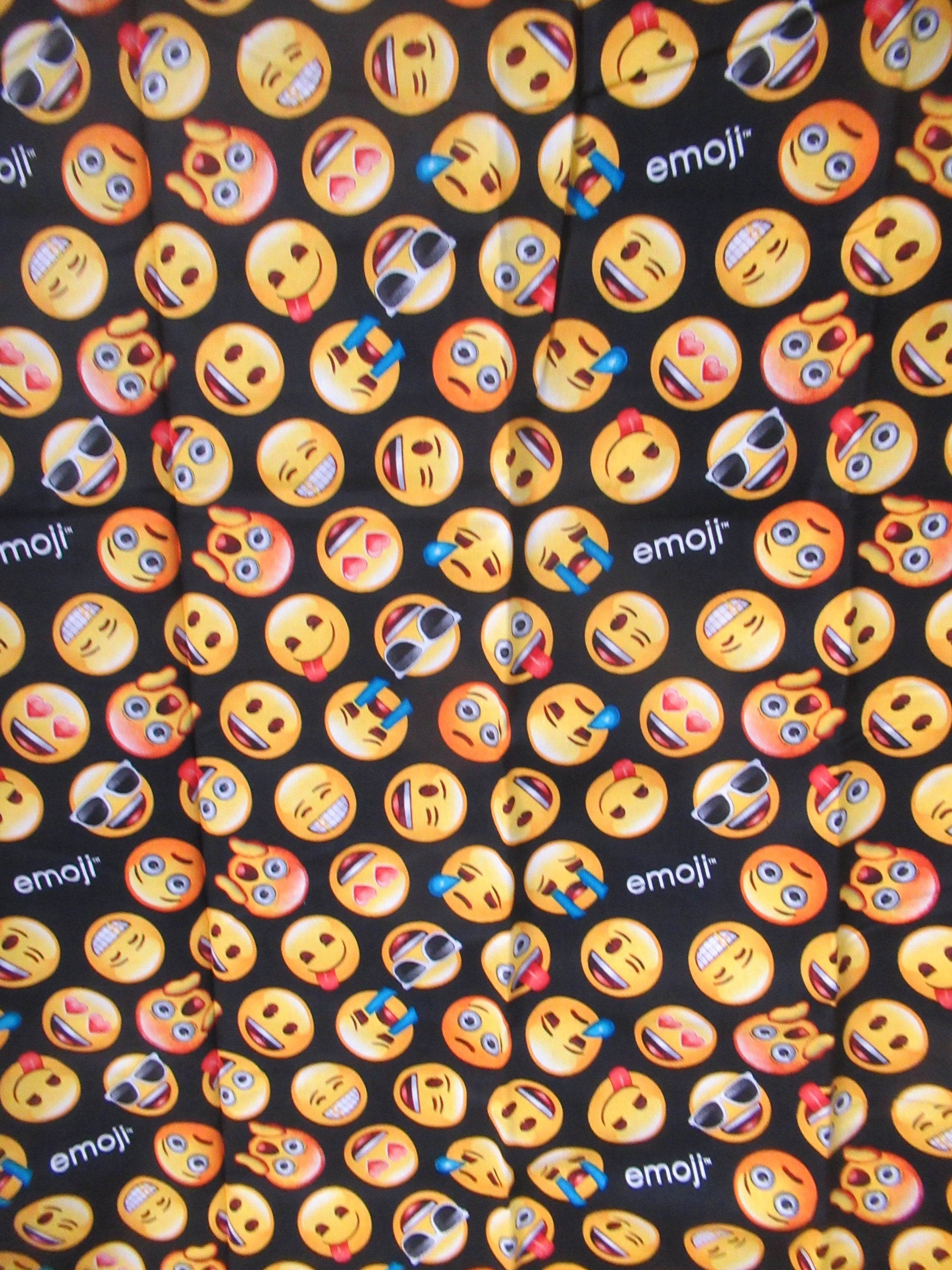 VERTCHY Emoji 作品　2019年 David Textiles Emjoi 100 Cotton Fabric in Black Multi That is 18