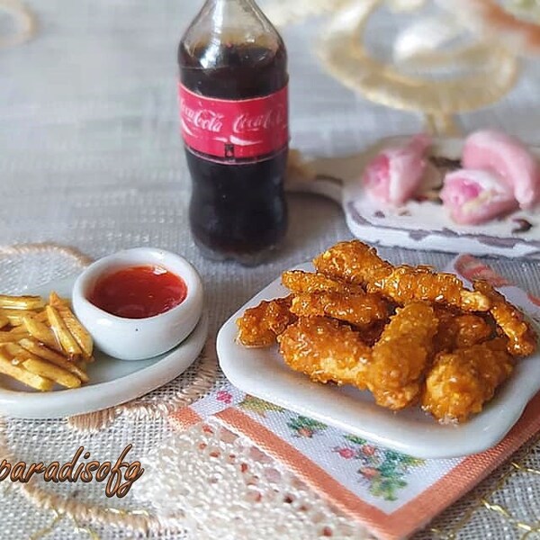 1:12 Scale Artisan Handmade Miniature,Realistic Miniature Food for Dollhouse,  Fried chicken and chips with sauce