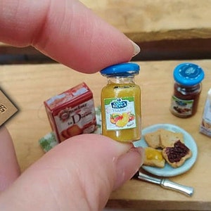 Scala 1:12 Miniatura Artigianale Fatta a Mano, Cibo in Miniatura Realistico per la Casa delle Bambole,fette biscottate e marmellata Marmellata pesca