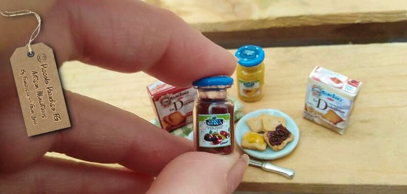 Scala 1:12 Miniatura Artigianale Fatta a Mano, Cibo in Miniatura Realistico per la Casa delle Bambole,fette biscottate e marmellata Marmellata ciliegia