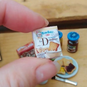 1:12 Scale Artisan Handmade Miniature, Realistic Miniature Food for the Dollhouse,fette biscottate e marmellata Confezione dolci