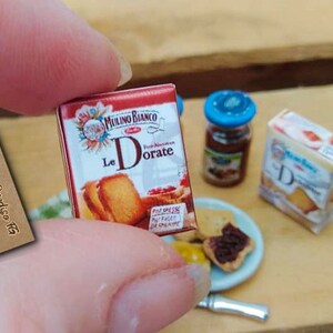 1:12 Scale Artisan Handmade Miniature, Realistic Miniature Food for the Dollhouse,fette biscottate e marmellata Confezione le dorate