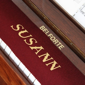 Personalized Piano Runner with Name | Music Design | 130×16 cm | 16 Felt Colors | Custom Embroidery