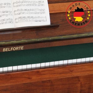 Dunkelgrüner Klavierläufer aus Wolle – Zeitlose Eleganz | Handgefertigte Abdeckung für Piano & Flügel