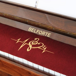 Elegant Piano Runner with Musical Note Embroidery – Stylish Protection & Decor for Your Piano 010