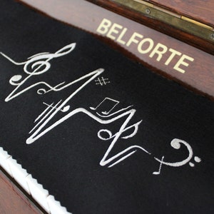 Piano Runner with Embroidery “Pulse of Music” – Felt Table Runner – Elegant Piano Decoration, Gift for Musicians – Black/Silver 002