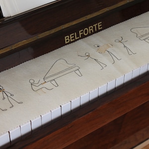 Embroidered piano runner – Wool keyboard cover with musicians – Choir, conductor & accordion – Handmade – 16 colors 200