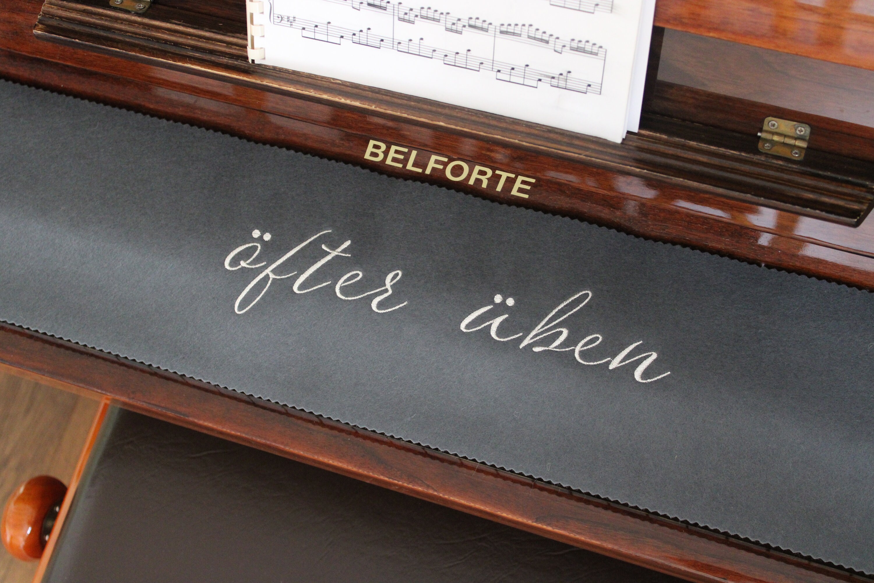 Klavierläufer Keyboard runner Keyboard cover for piano Keyboard cover embroidered 100% wool individualized with desired text 090.1