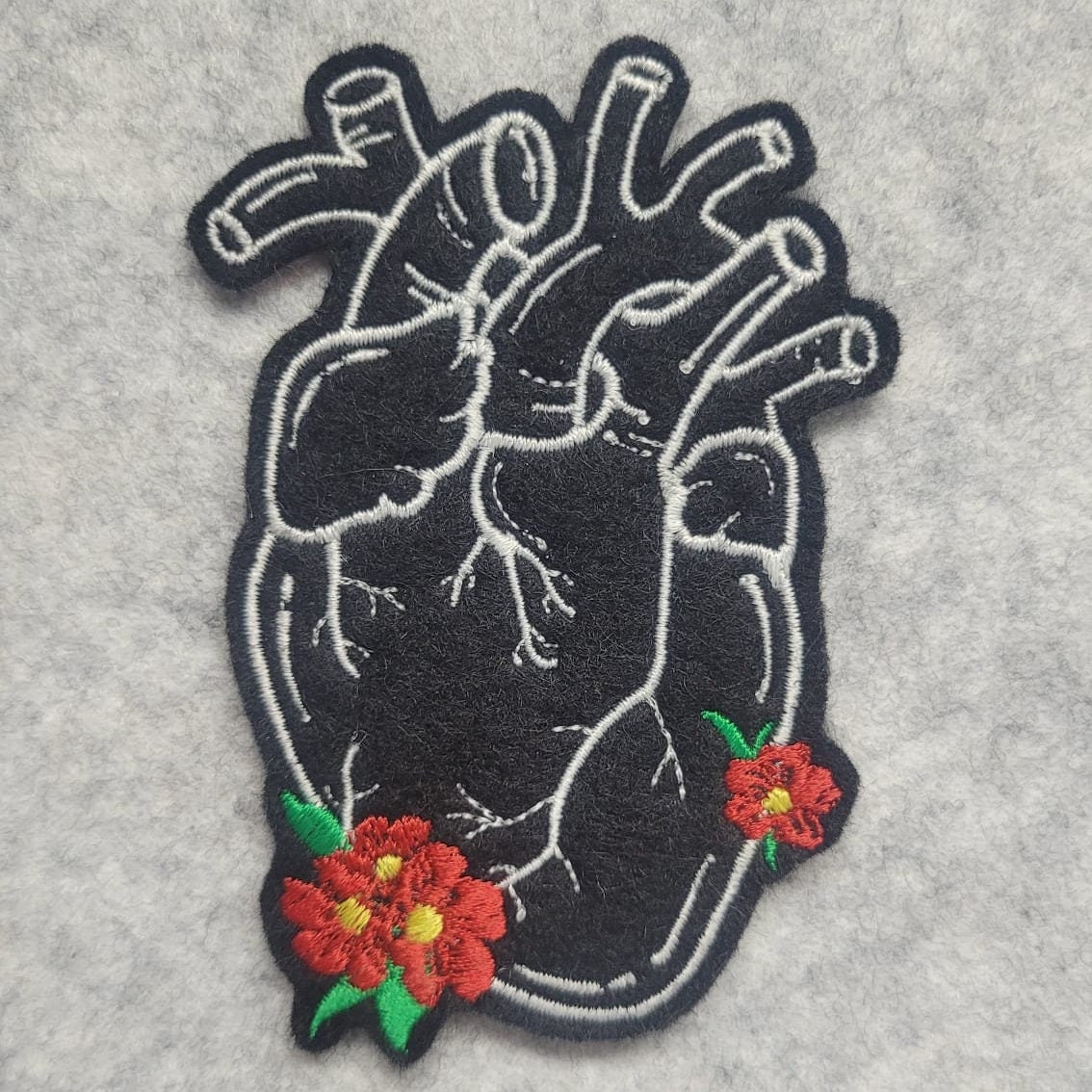 Realistic Heart Patch – 10x7 cm Anatomical Embroidered Applique on Wool Felt – 16 Colors – Unique Love Statement
