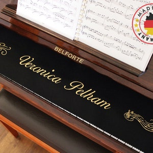 Pasamanos para piano/teclas con bordado de nota musical dorada – personalizado con nombre – 130 x 16 cm – protector de teclas de piano de lana 101