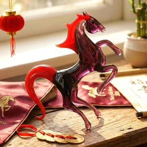 Figurine de cheval en verre du nouvel an chinois - Sculpture en verre soufflé à la main de l'année du cheval, cadeau déco du nouvel an lunaire image 1