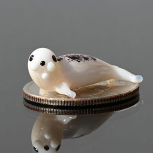 White Glass Seal, Tiny Glass Animals, Ocean Art, Sea Animals, Mini Glass Animals, Ocean Decor, Sea Creatures, Glass Figures, Spotted Seal