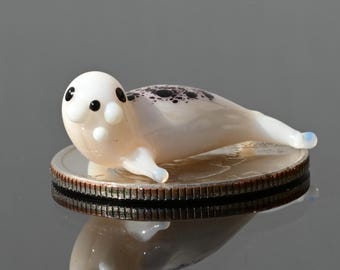 White Glass Seal, Tiny Glass Animals, Ocean Art, Sea Animals, Mini Glass Animals, Ocean Decor, Sea Creatures, Glass Figures, Spotted Seal