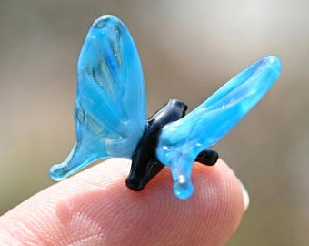 手吹きガラスのうさぎの置物（ニンジン付き） - 小さなガラスの動物