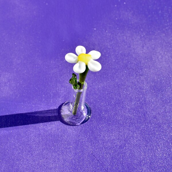 Miniature glass daisy in a vase.  Excellent addition to your glass collection, unique gift.