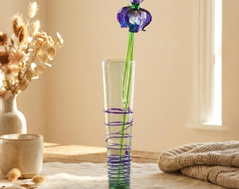 Iris azul cobalto de 15,5" en un jarrón de vidrio soplado a mano, acento decorativo completo.